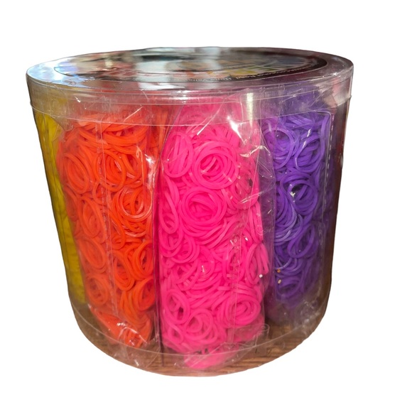 The Beadery Wonder Loom Mega Bucket of Bands with Tool, 8000 Pieces. - Picture 3 of 5